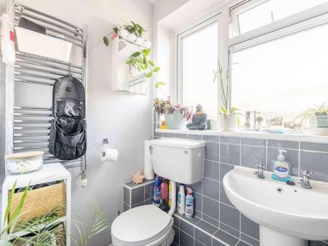 2 bed flat for sale