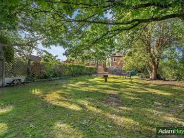 2 bed flat for sale