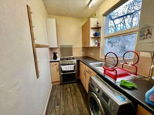 2 bed flat for sale