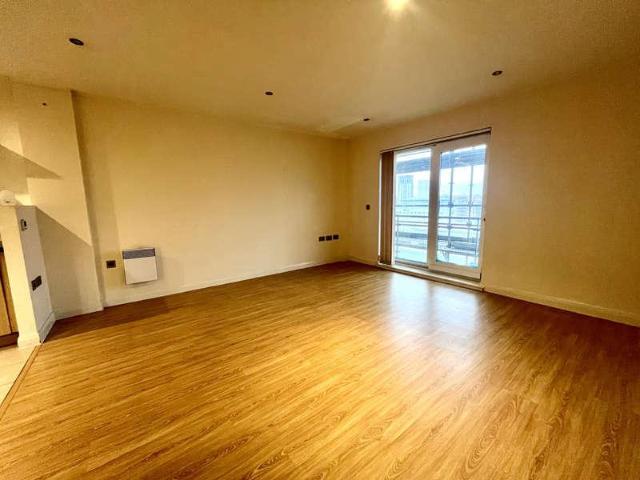 2 bed flat for sale