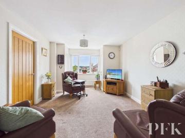 2 bed flat for sale