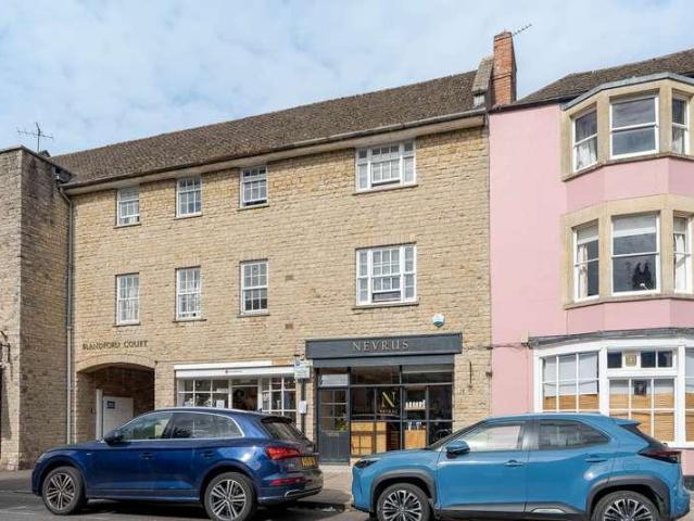 2 bed flat for sale