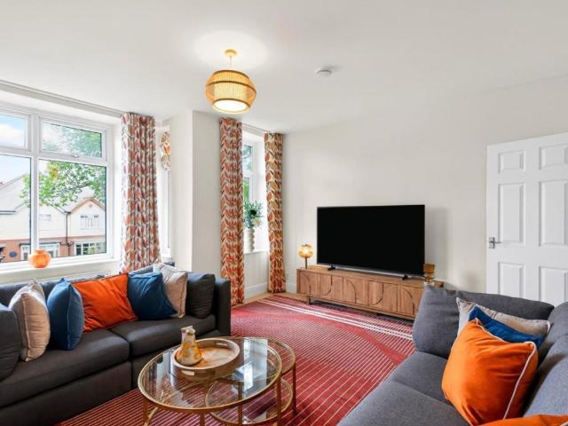 2 bed flat for sale