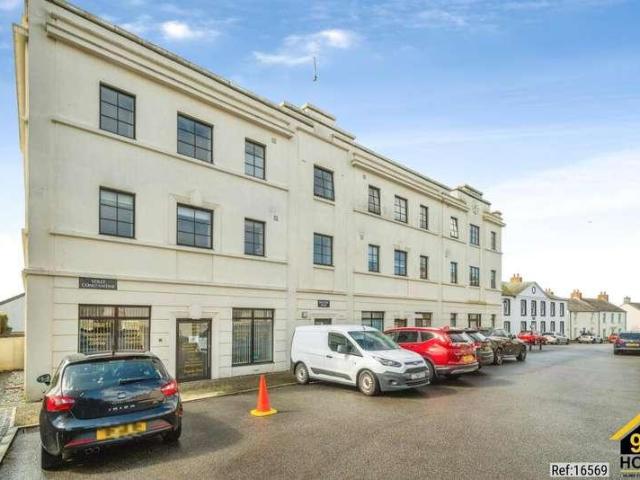 2 bed flat for sale