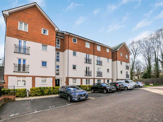 2 bed flat for sale
