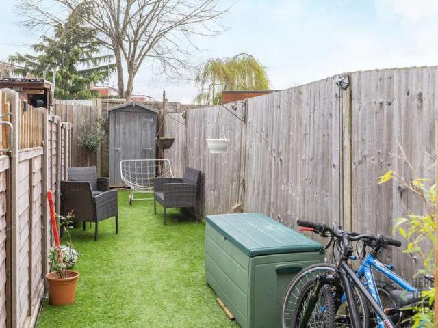 2 bed flat for sale