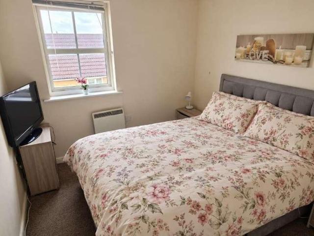 2 bed flat for sale