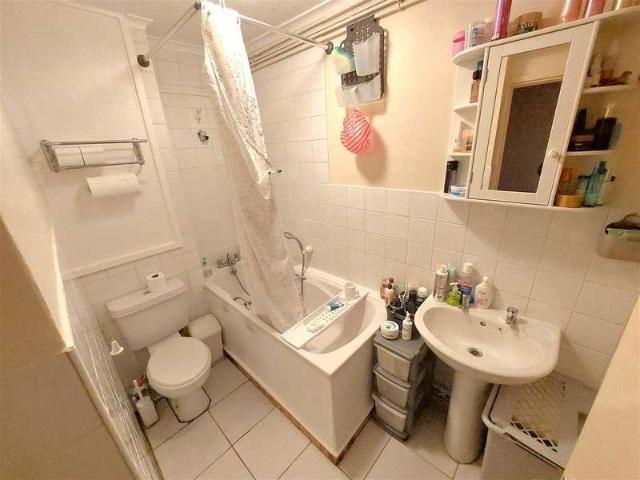2 bed flat for sale