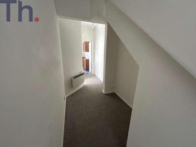 2 bed flat for sale