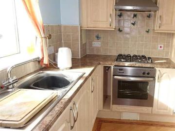 2 bed flat for sale