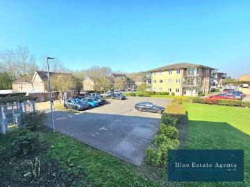 2 bed flat for sale