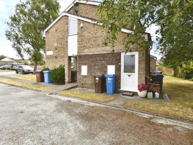 2 bed flat for sale