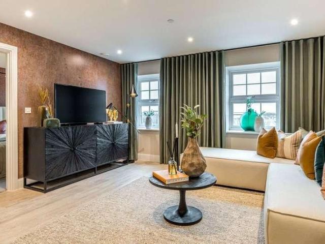 2 bed flat for sale