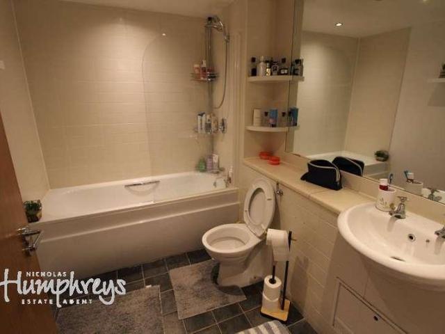 2 bed flat for sale
