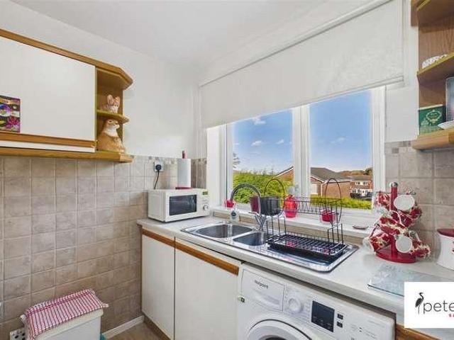 2 bed flat for sale