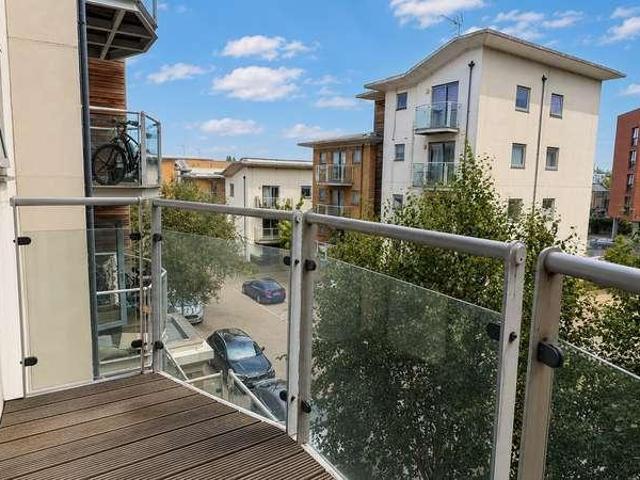 2 bed flat for sale