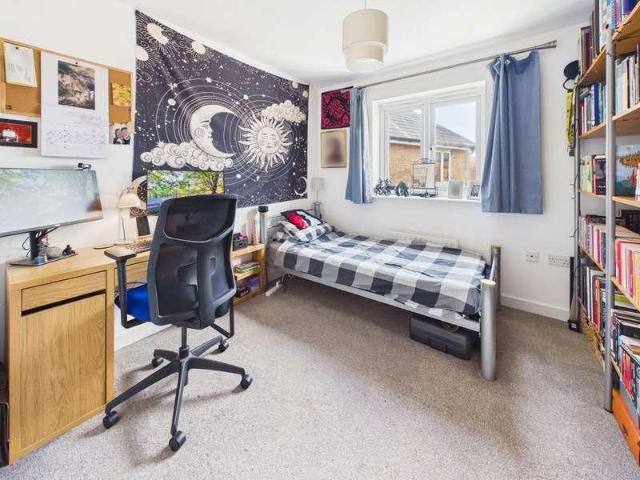 2 bed flat for sale