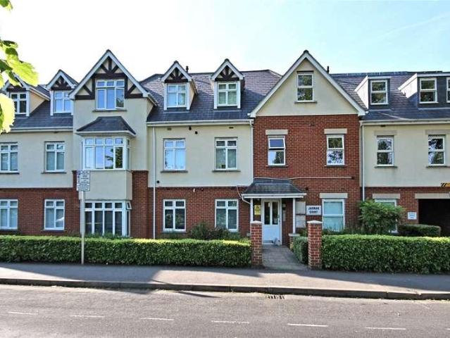 2 bed flat for sale