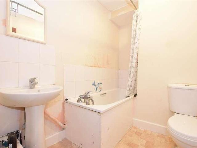 2 bed flat for sale