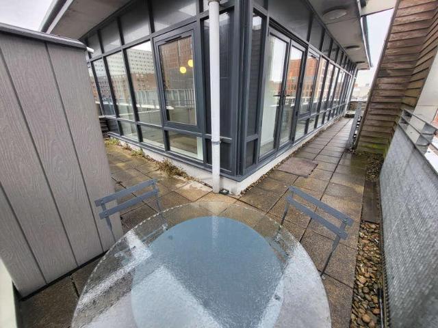 2 bed flat for sale