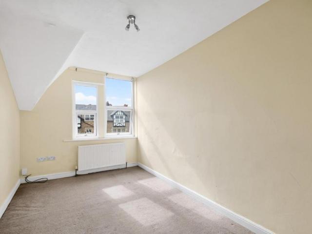 2 bed flat for sale
