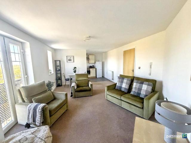 2 bed flat for sale