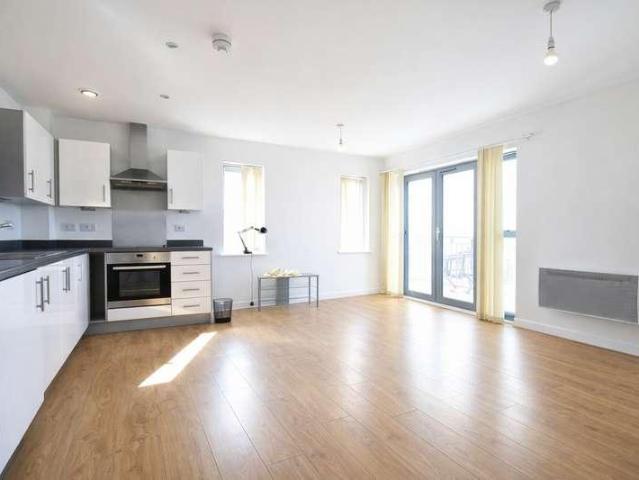 2 bed flat for sale