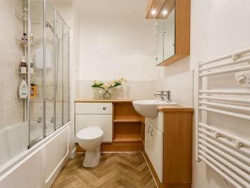 2 bed flat for sale