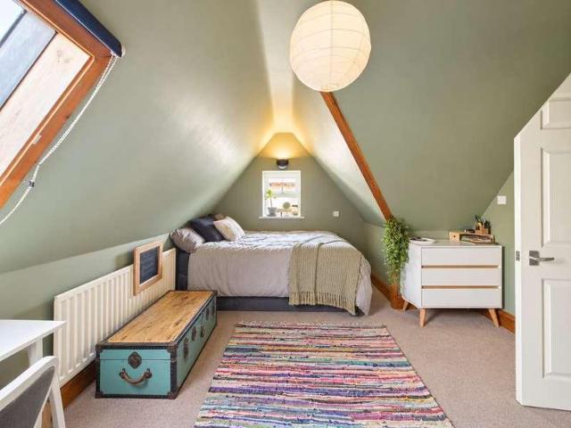 2 bed flat for sale