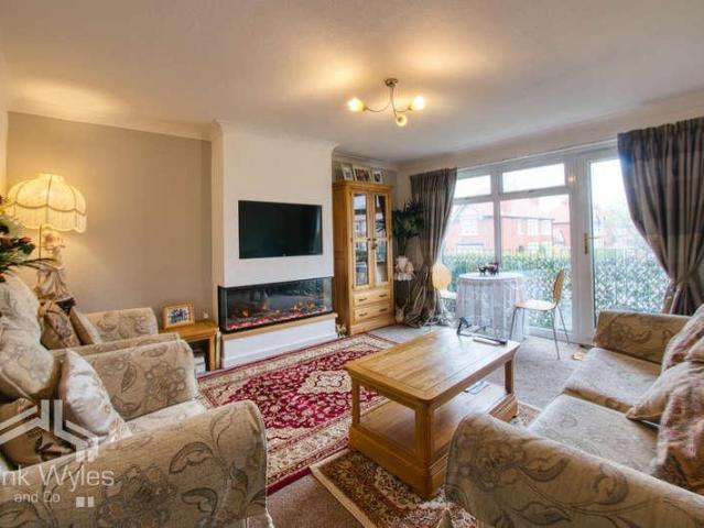 2 bed flat for sale