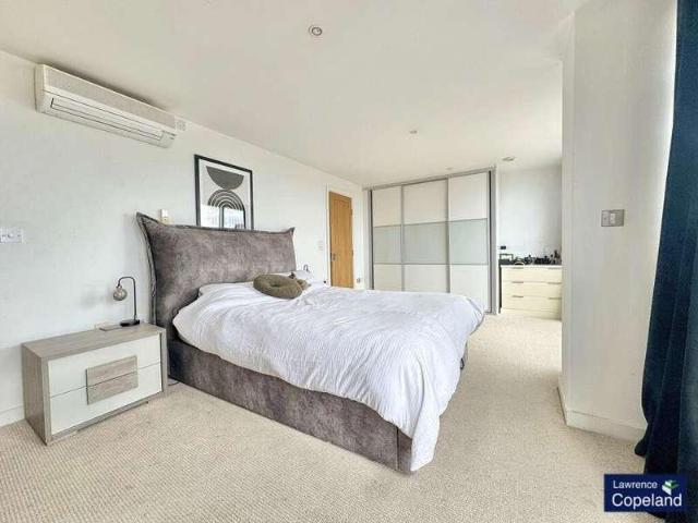 2 bed flat for sale