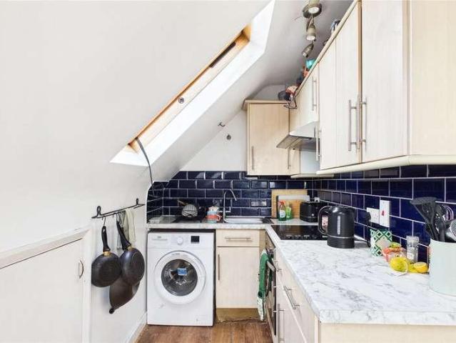 2 bed flat for sale