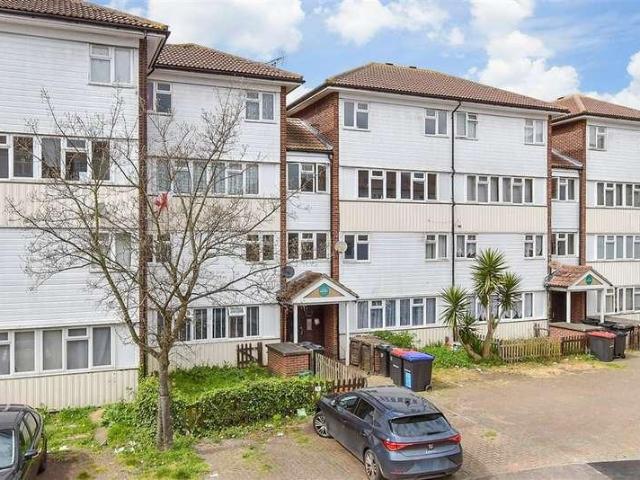 2 bed flat for sale