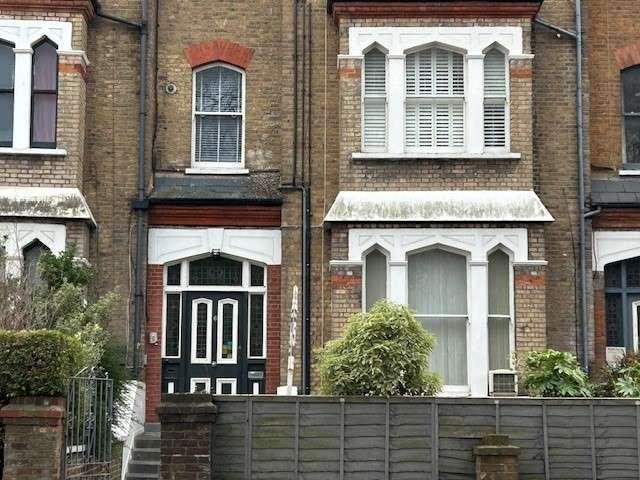 2 bed flat for sale