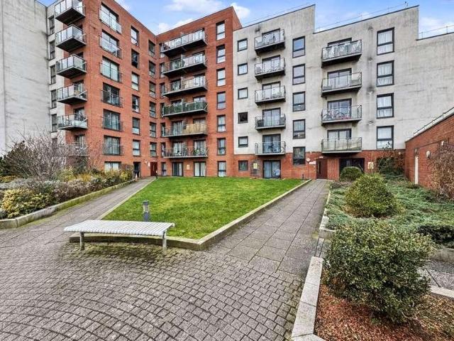 2 bed flat for sale