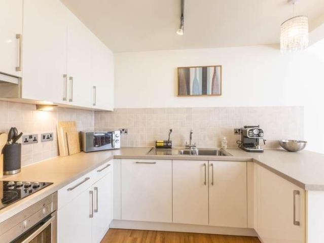 2 bed flat for sale