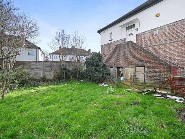2 bed flat for sale