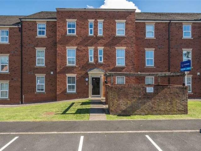 2 bed flat for sale