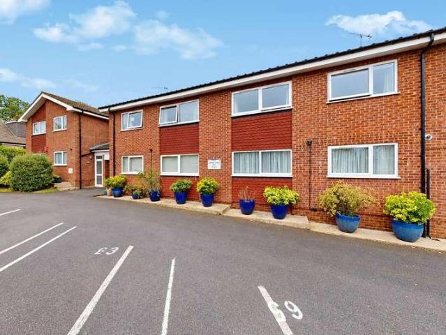 2 bed flat for sale