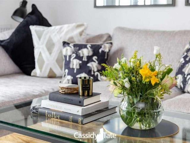 2 bed flat for sale