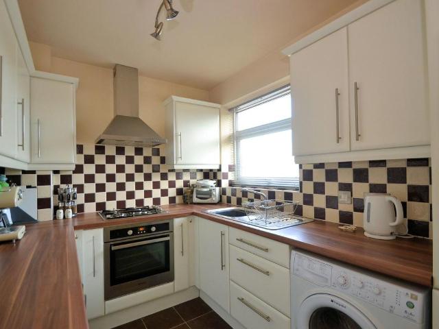 2 bed flat for sale