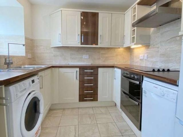 2 bed flat for sale