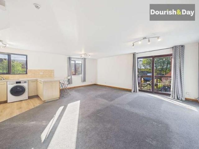 2 bed flat for sale