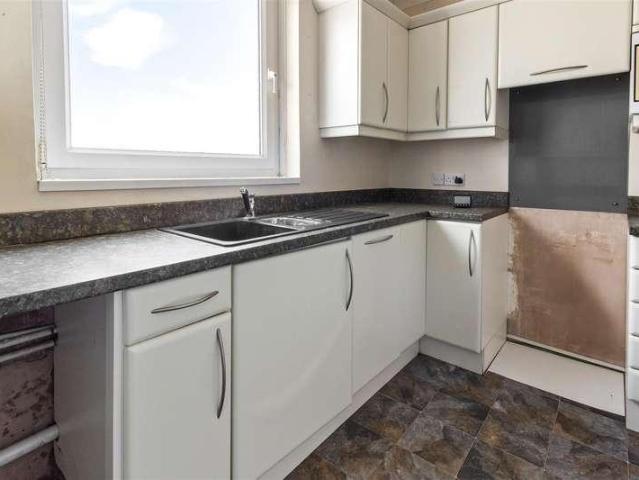 2 bed flat for sale