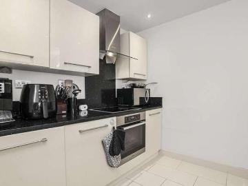 2 bed flat for sale