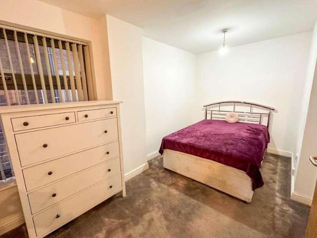 2 bed flat for sale