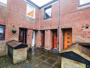 2 bed flat for sale