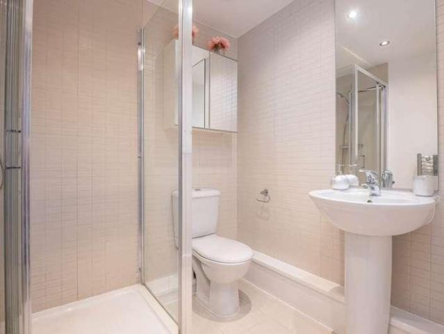 2 bed flat for sale