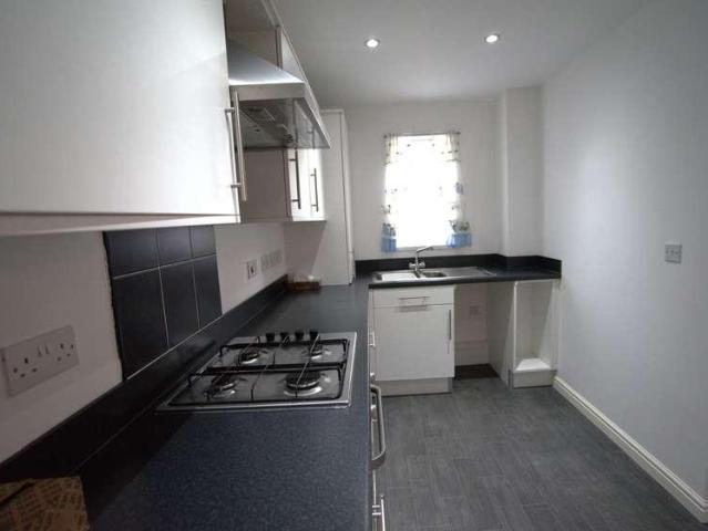 2 bed flat for sale