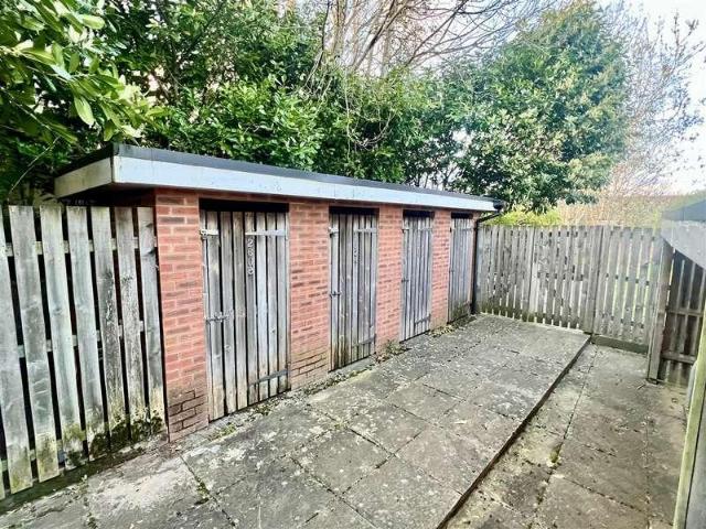 2 bed flat for sale